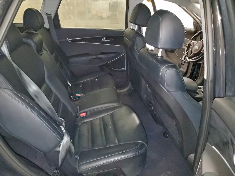 Фото 11 - KIA SORENTO