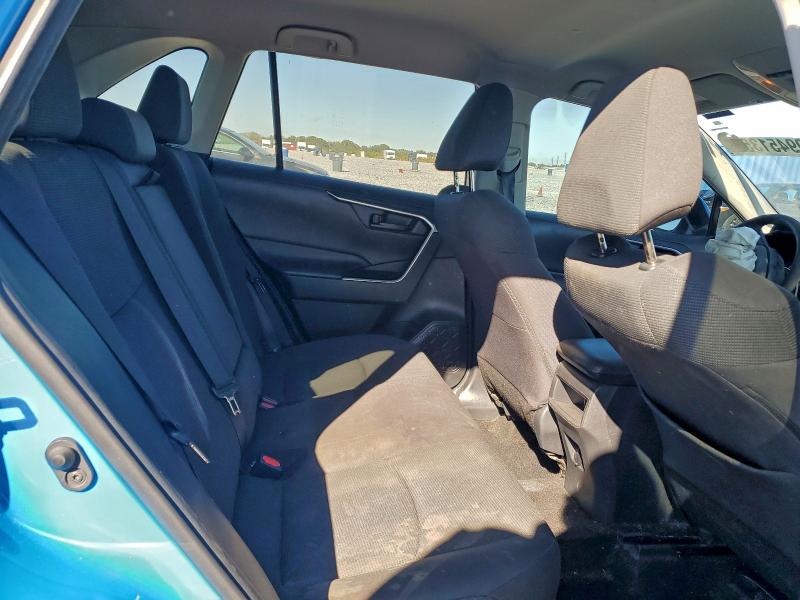 Фото 10 - TOYOTA RAV4