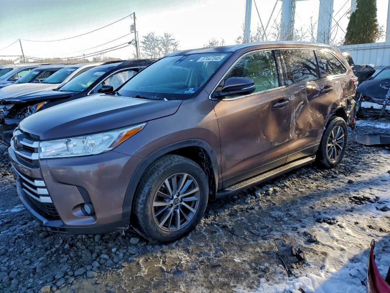 Фото 1 - TOYOTA HIGHLANDER