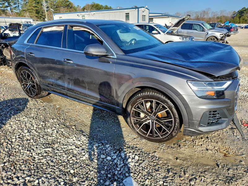 Фото 4 - AUDI Q8