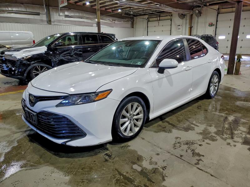 Фото 1 - TOYOTA CAMRY