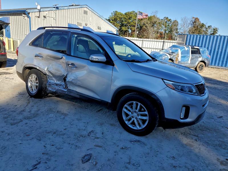 Фото 4 - KIA SORENTO