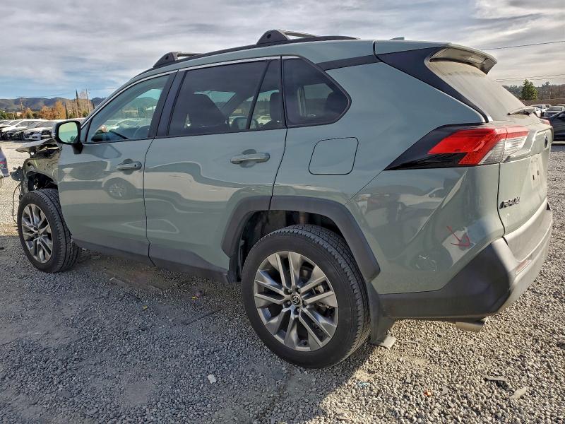 Фото 2 - TOYOTA RAV4