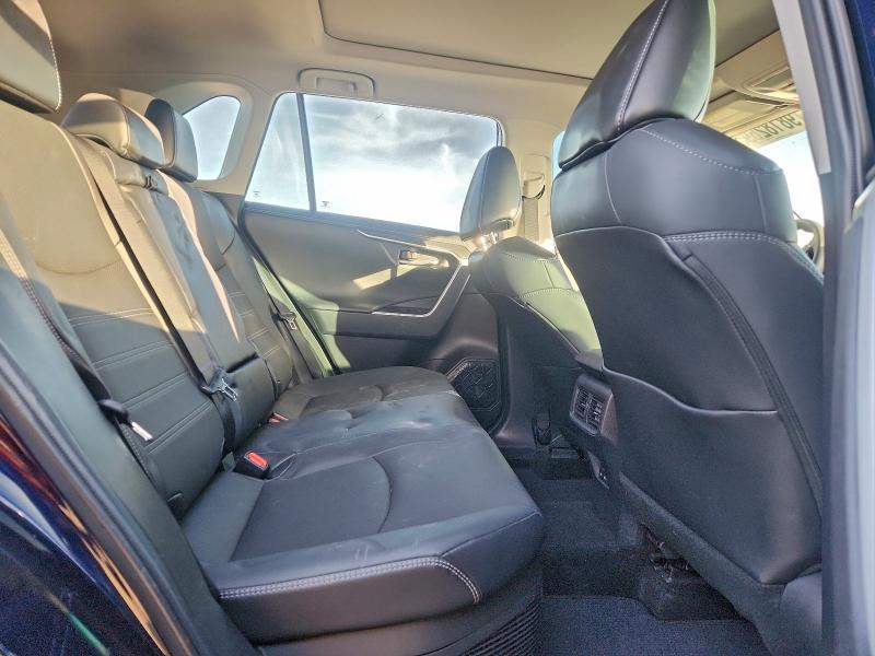 Фото 11 - TOYOTA RAV4