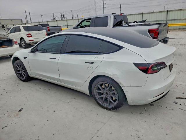 Фото 2 - TESLA MODEL 3