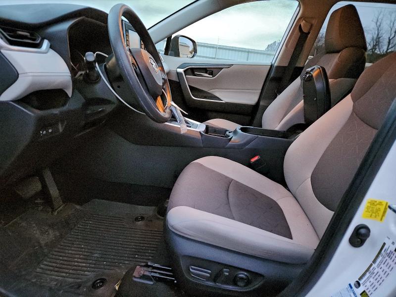 Фото 7 - TOYOTA RAV4