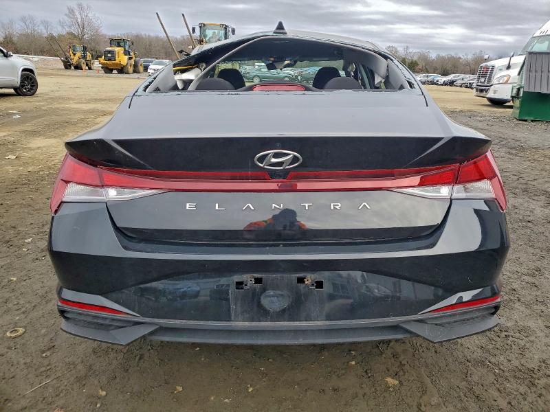 Фото 6 - HYUNDAI ELANTRA