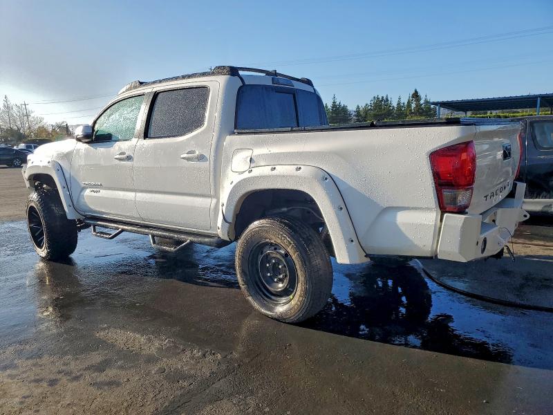 Фото 2 - TOYOTA TACOMA