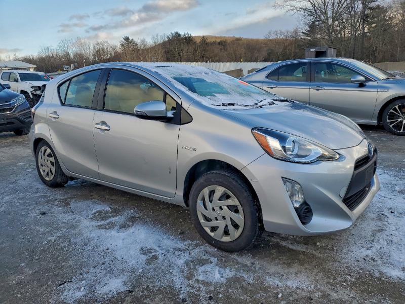 Фото 4 - TOYOTA PRIUS