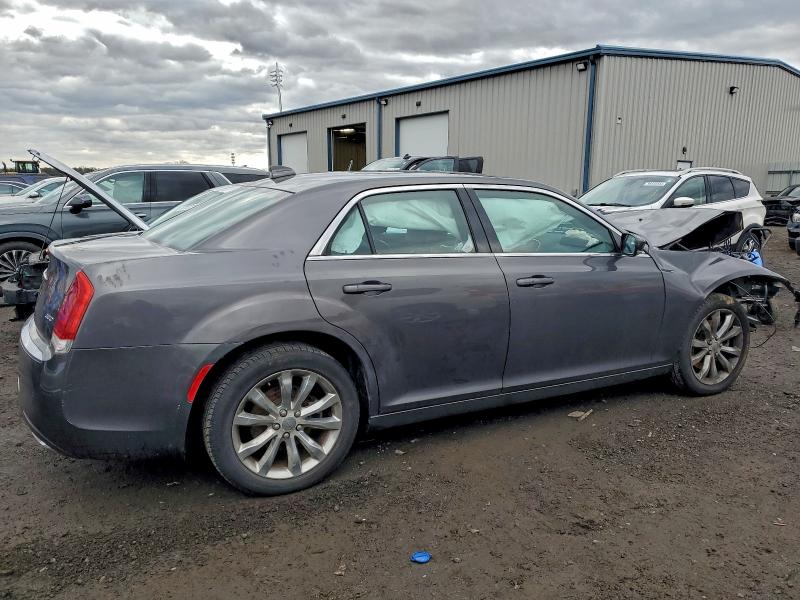 Фото 3 - CHRYSLER 300