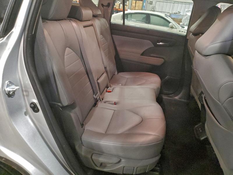 Фото 11 - TOYOTA HIGHLANDER