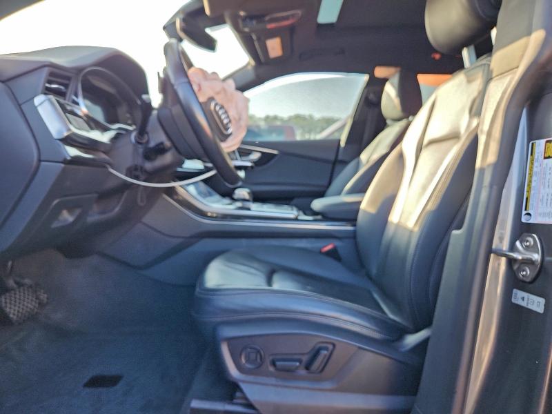 Фото 7 - AUDI Q8