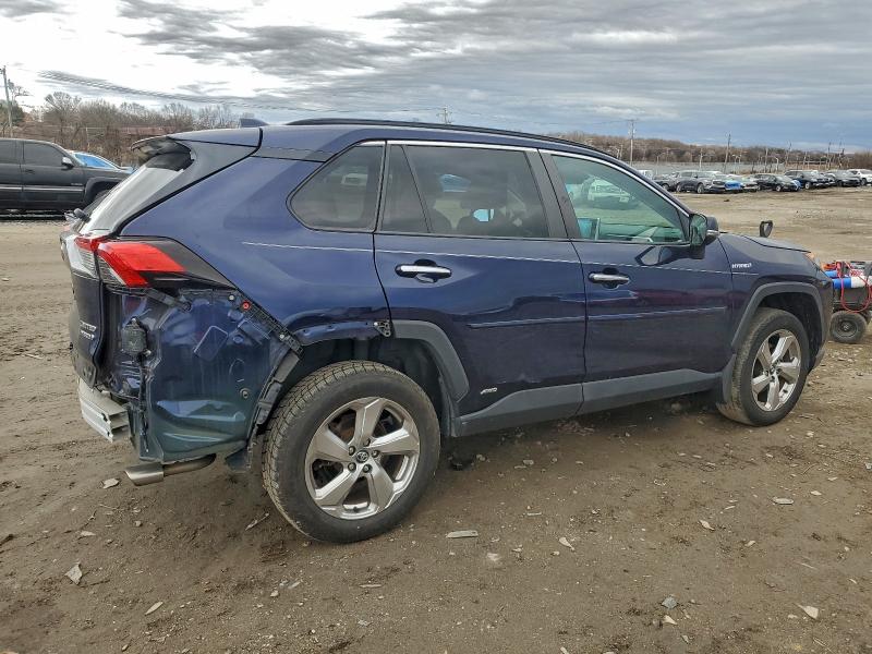 Фото 3 - TOYOTA RAV4