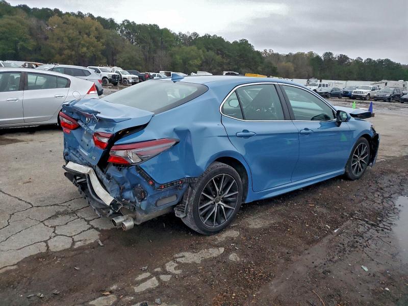 Фото 3 - TOYOTA CAMRY