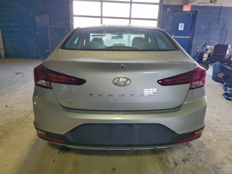 Фото 6 - HYUNDAI ELANTRA