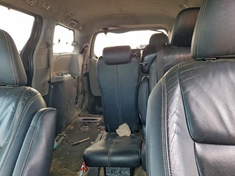 Фото 10 - TOYOTA SIENNA