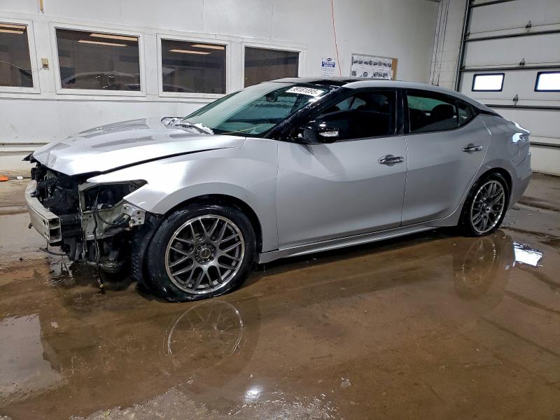 Фото 1 - NISSAN MAXIMA