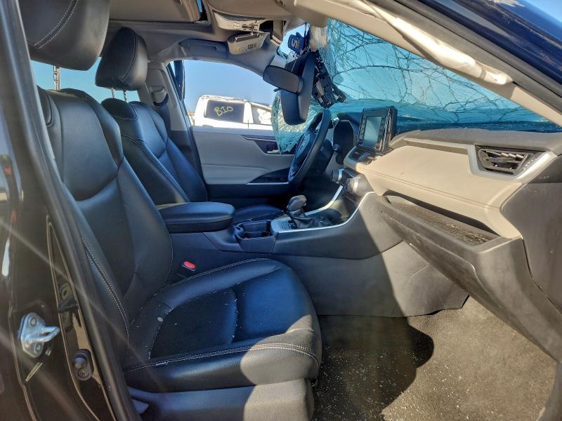 Фото 7 - TOYOTA RAV4