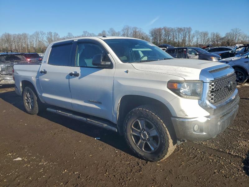 Фото 4 - TOYOTA TUNDRA