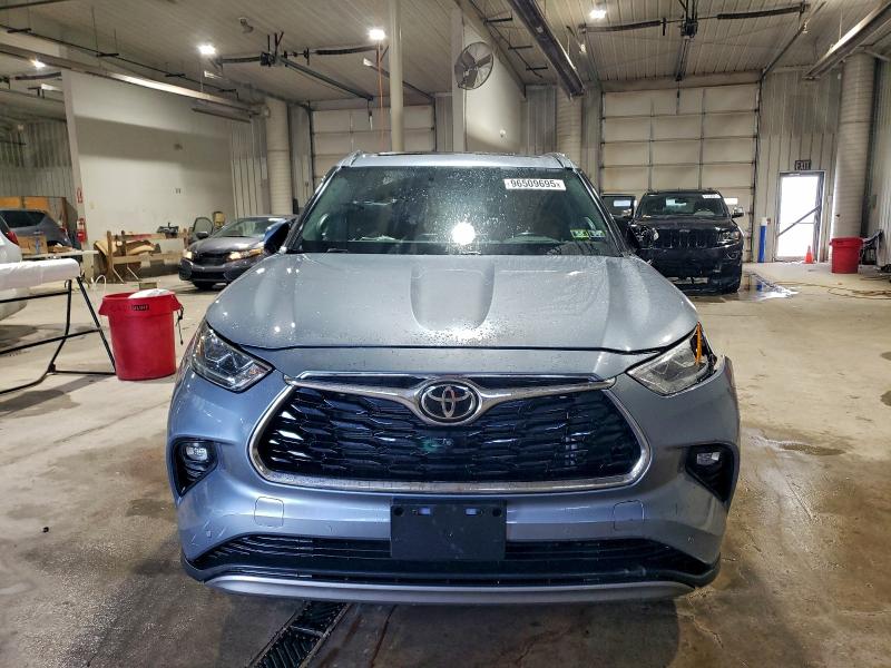 Фото 5 - TOYOTA HIGHLANDER