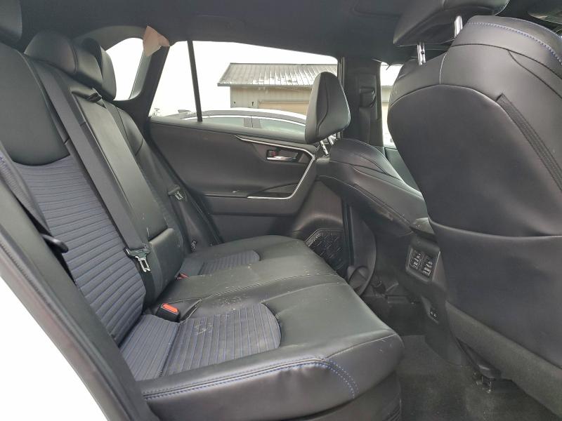 Фото 11 - TOYOTA RAV4