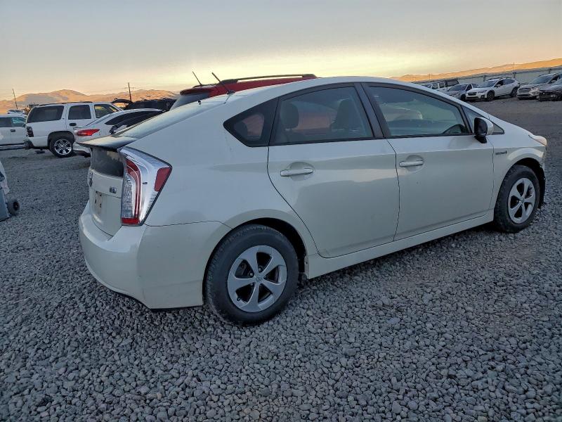 Фото 3 - TOYOTA PRIUS