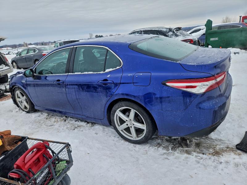 Фото 2 - TOYOTA CAMRY