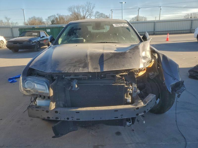 Фото 5 - CHRYSLER 300