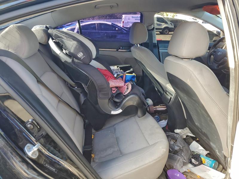 Фото 10 - HYUNDAI ELANTRA