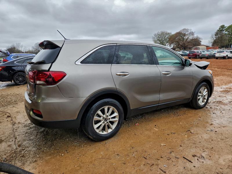 Фото 3 - KIA SORENTO