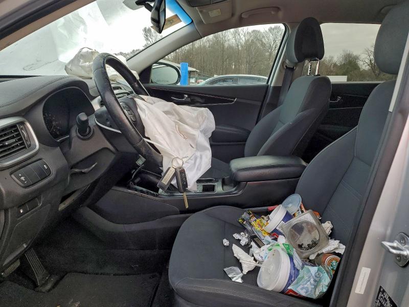 Фото 7 - KIA SORENTO