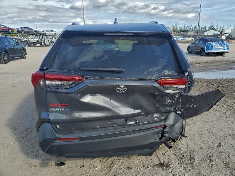 Фото 6 - TOYOTA RAV4