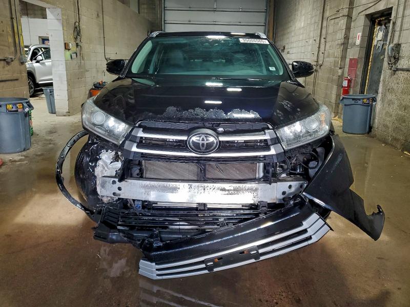 Фото 5 - TOYOTA HIGHLANDER