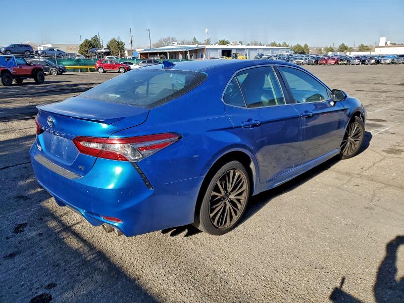 Фото 3 - TOYOTA CAMRY