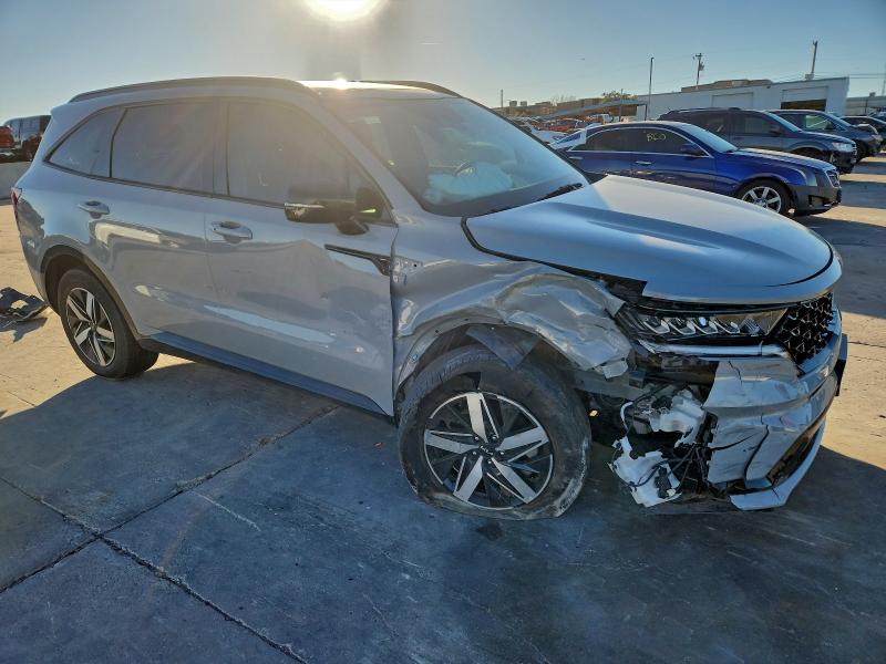 Фото 4 - KIA SORENTO