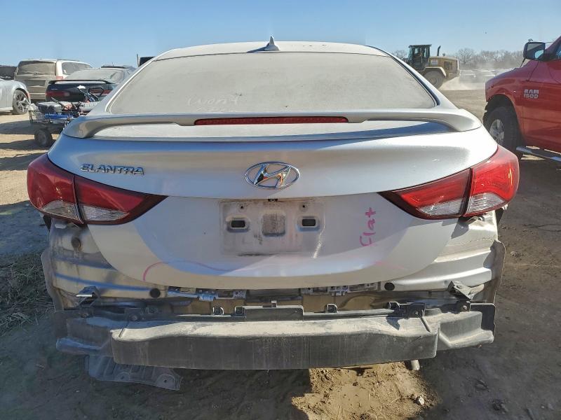 Фото 6 - HYUNDAI ELANTRA