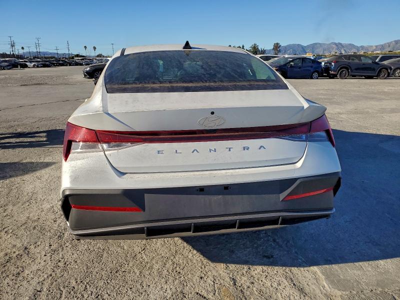 Фото 6 - HYUNDAI ELANTRA