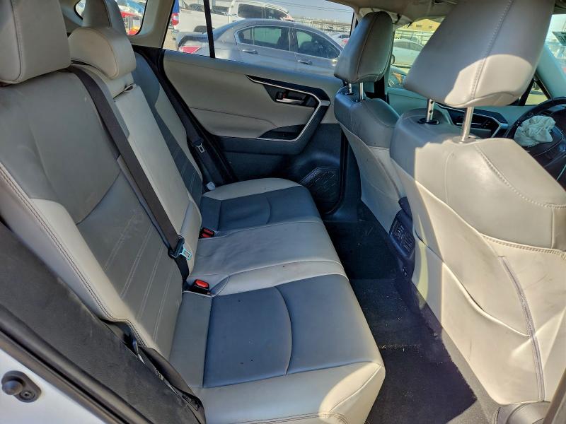 Фото 11 - TOYOTA RAV4