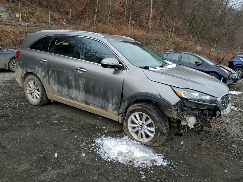 Фото 4 - KIA SORENTO