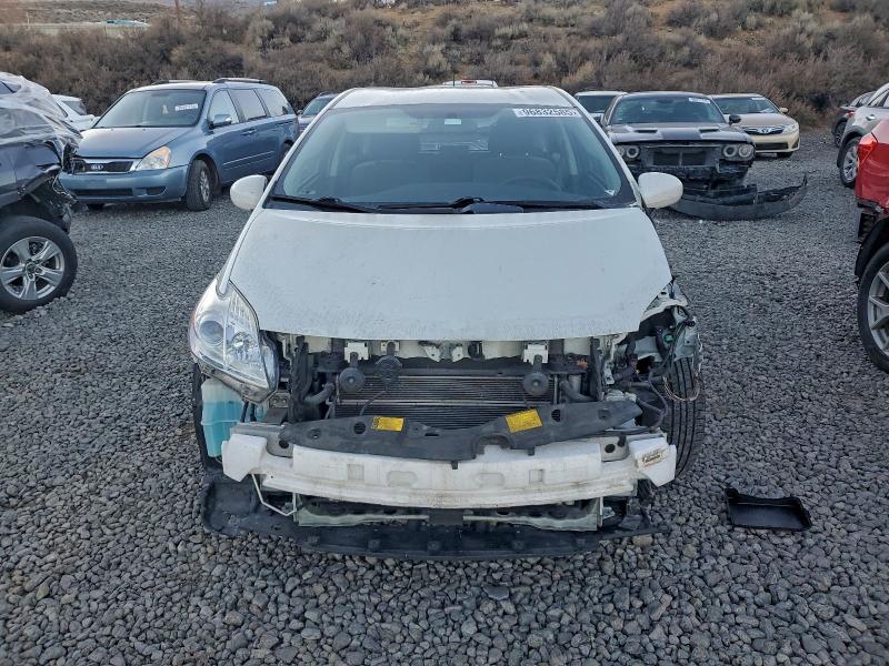 Фото 5 - TOYOTA PRIUS