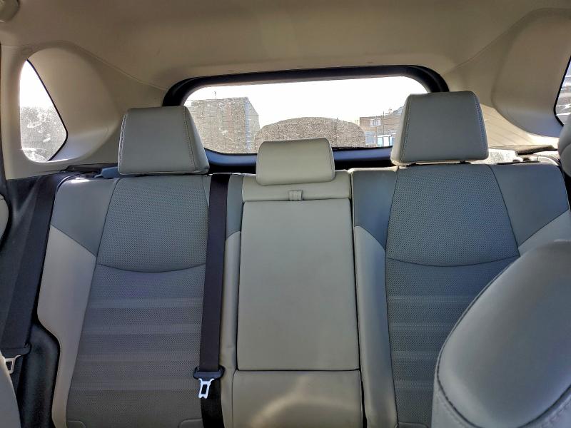 Фото 10 - TOYOTA RAV4