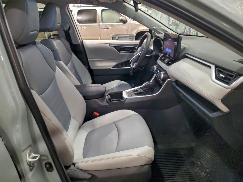 Фото 7 - TOYOTA RAV4