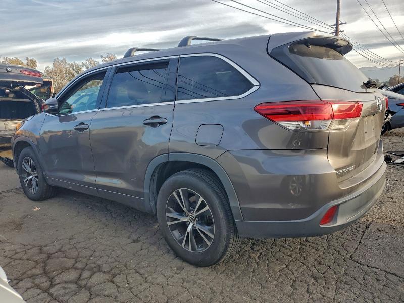 Фото 2 - TOYOTA HIGHLANDER