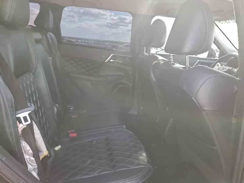 Фото 11 - MITSUBISHI OUTLANDER