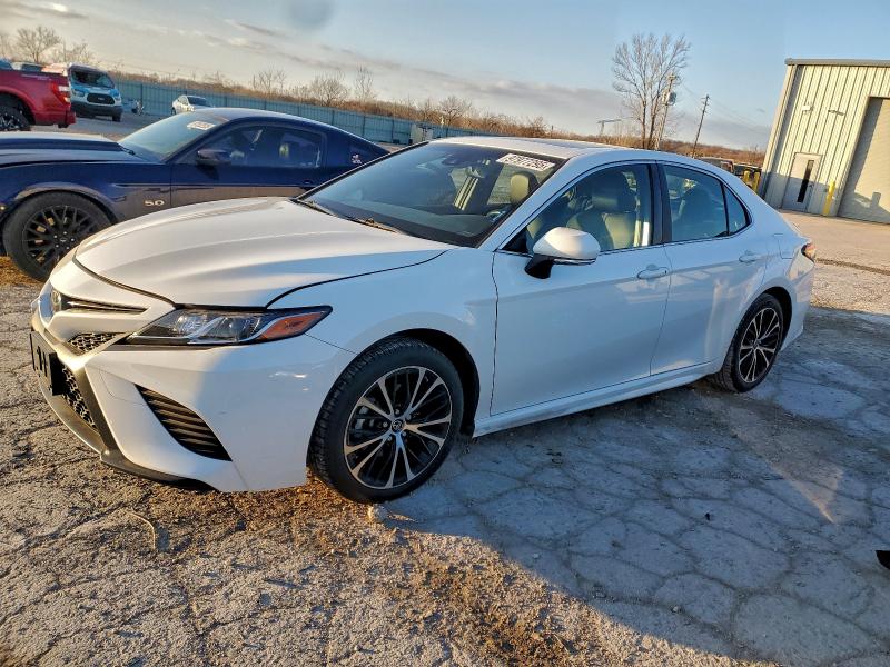 Фото 1 - TOYOTA CAMRY