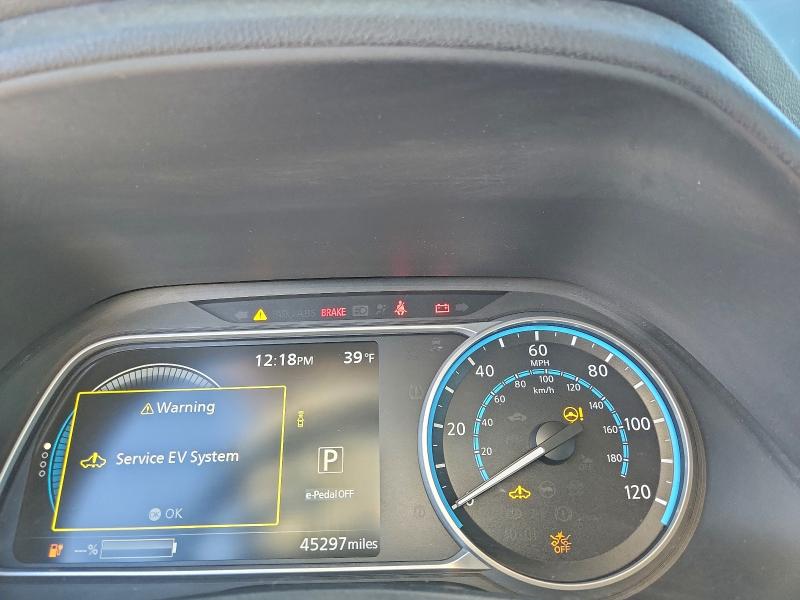 Фото 9 - NISSAN LEAF