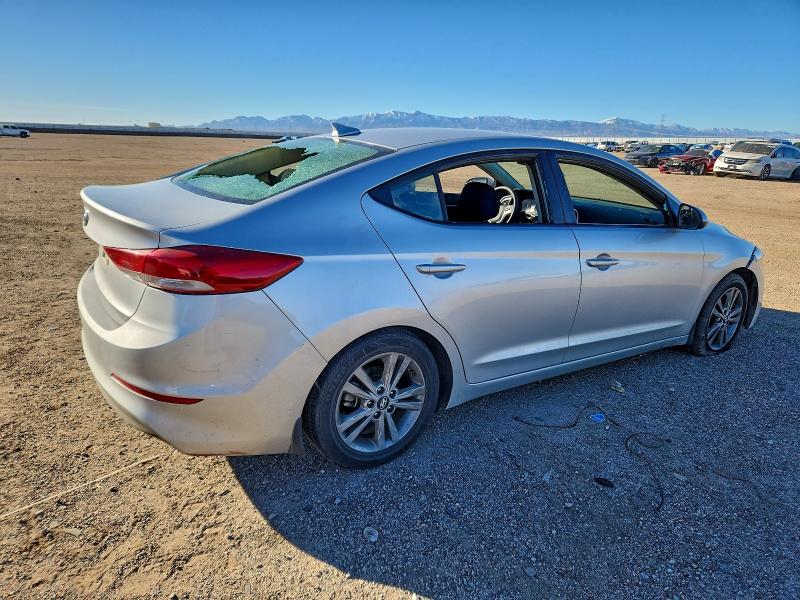 Фото 3 - HYUNDAI ELANTRA