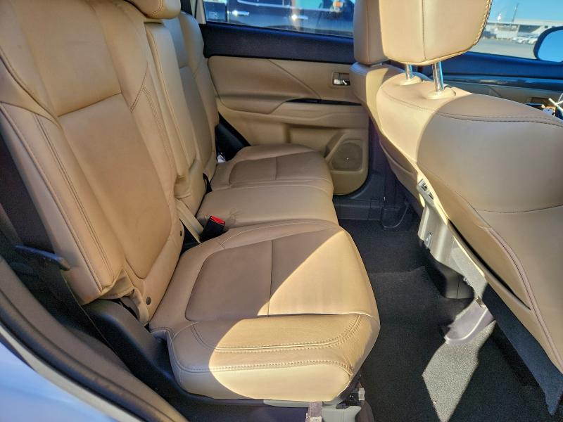 Фото 10 - MITSUBISHI OUTLANDER