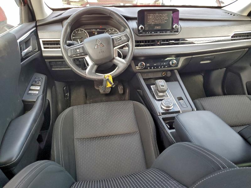 Фото 8 - MITSUBISHI OUTLANDER