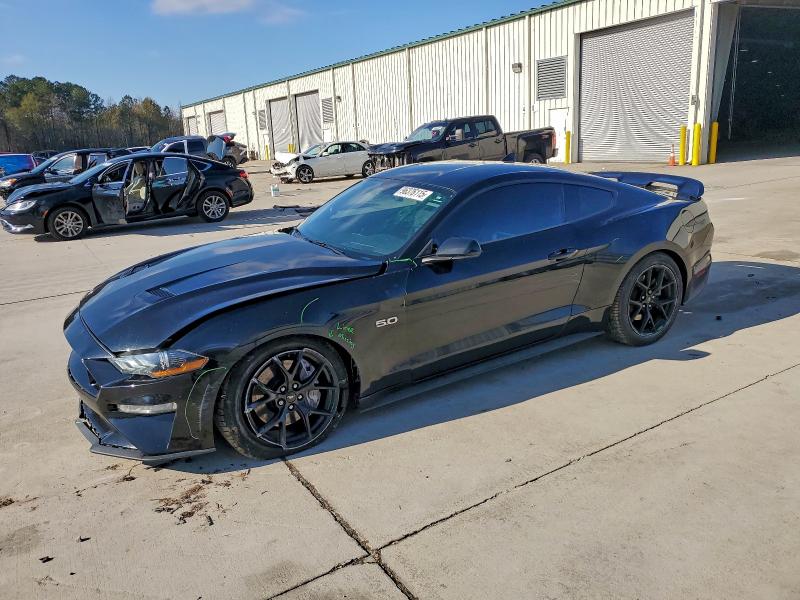 Фото 1 - FORD MUSTANG